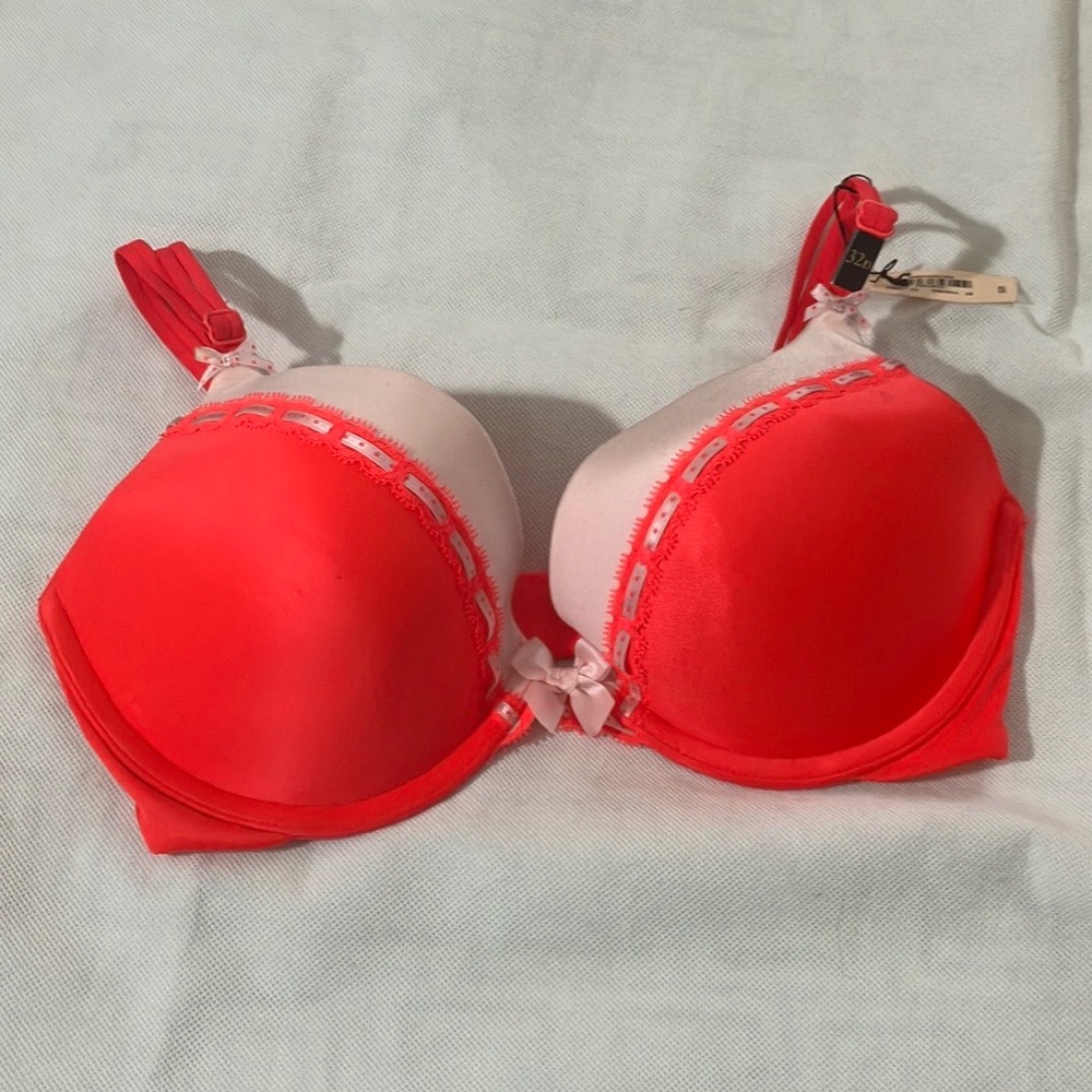 32D Victoria’s Secret Push Up Bra